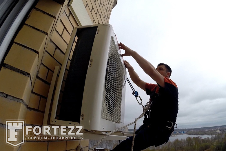 Зеркальные двери купе с раскладкой в проём