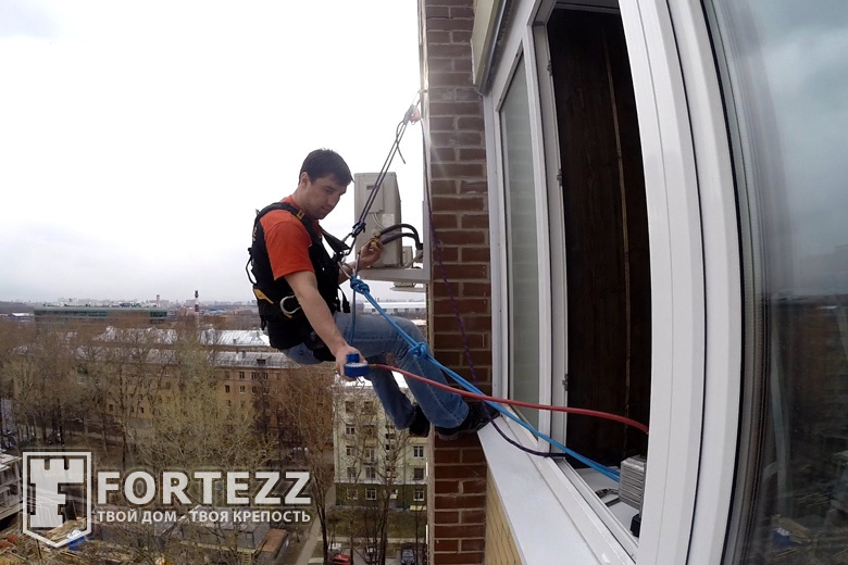 Зеркальные двери купе с раскладкой в проём