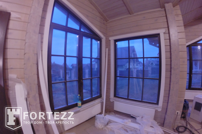 Зеркальные двери купе с раскладкой в проём