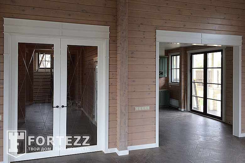 Зеркальные двери купе с раскладкой в проём